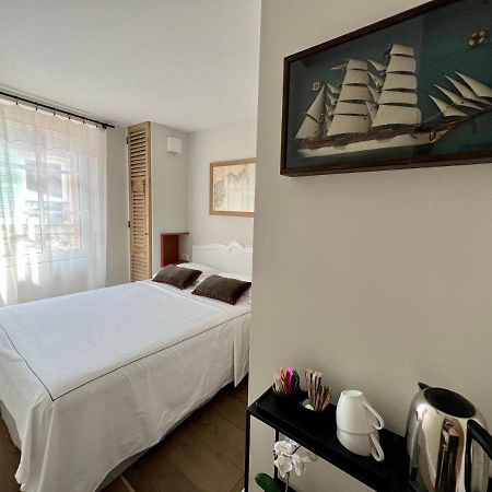 Les Petits Volets 2 Bed & Breakfast Antibes Exterior photo