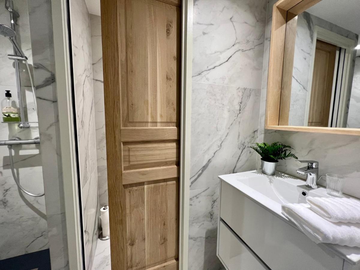Les Petits Volets 2 Bed & Breakfast Antibes Exterior photo