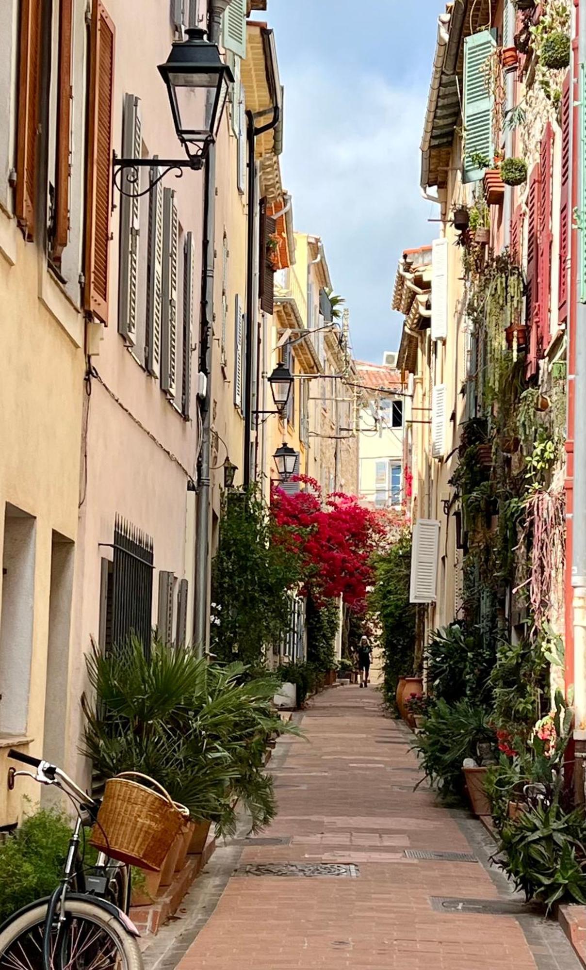 Les Petits Volets 2 Bed & Breakfast Antibes Exterior photo